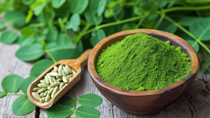 Moringa s vitamínmi a minerálmi